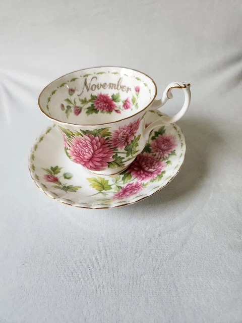 Royal Albert Flower of the Month November Chrysanthemum Tea Cup & Saucer 1970 Royal Albert Flower of the Month November Chrysanthemum Tea Cup & Saucer 1970