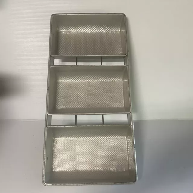APC 3 STRAP BREAD LOAF PAN 26"x12" SEASONED/USED (A) APC 3 STRAP BREAD LOAF PAN 26"x12" SEASONED/USED (A)