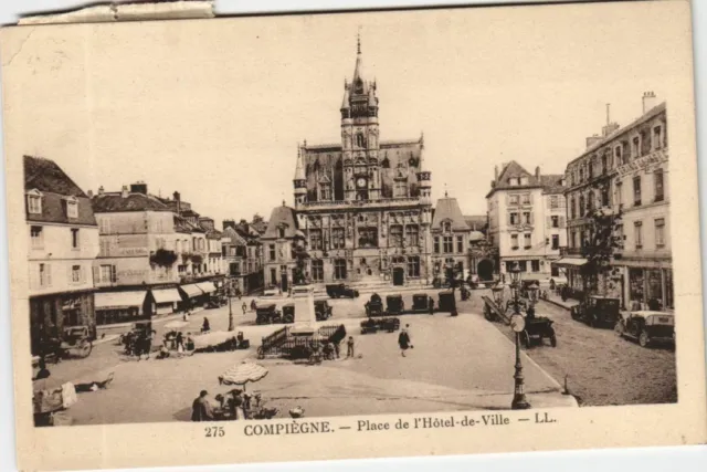 CPA COMPIEGNE Place de l'Hotel de Ville (1207522)