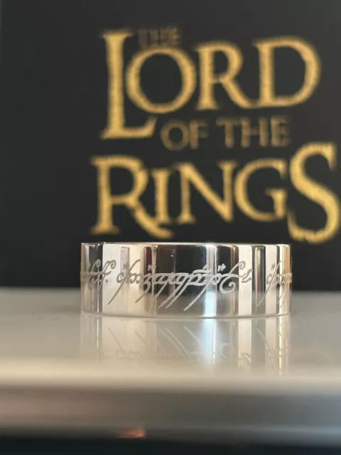 Herr der Ringe: Ring Stahl Fein Graviert Farbe Silber + Beutel