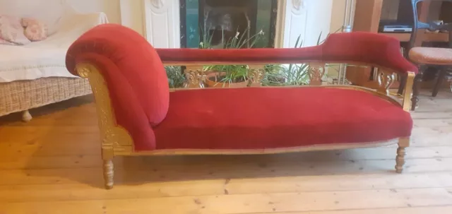 Vintage Chaise Longue in very good condition upholstered in red velour.