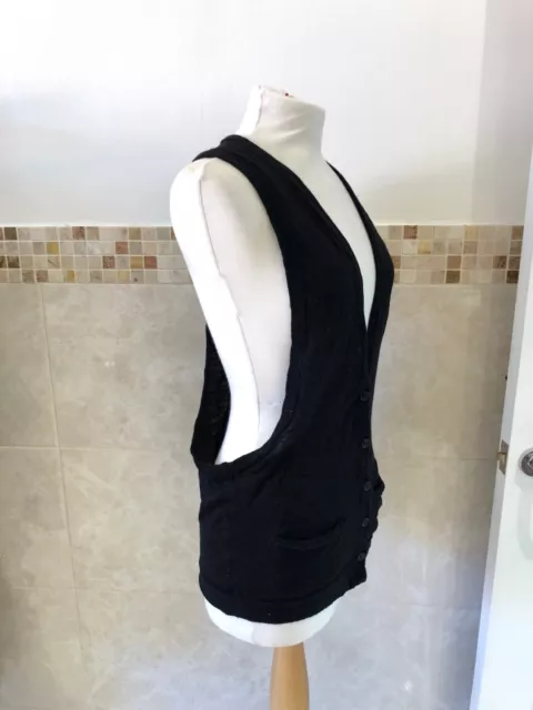 Gilet en laine tricotée noire coupe basse taille petite 2