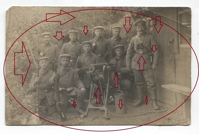 18/17 wk1  Foto   FRONT Maschinengewehr Soldaten Gruppe  Stempelung Rückseite