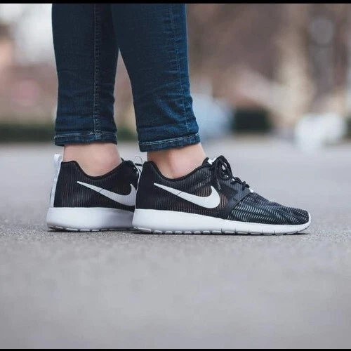 Nike roshe top run nero bianco