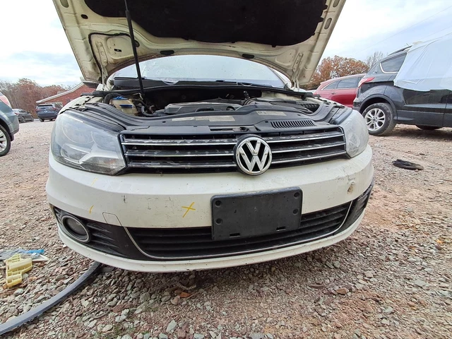 Used Upper Grille fits: 2012 Volkswagen Eos upper Upper Grade A