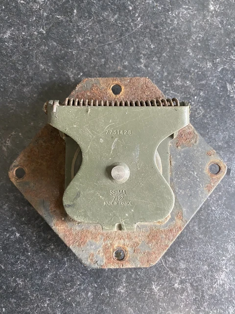 Land Rover military Defender NATO Socket Mounting Plate & Cover NRC4967 PRC6239