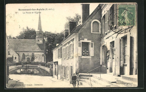 CPA Beaumont-les-Autels, La Poste et l'Eglise 1916