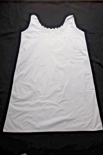 Ancienne chemise de jour / nuit en coton brodé époque 1900 J L