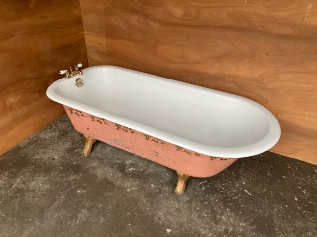 Antique 5 1/2' Cast Iron White Porcelain Tub Old Clawfoot Bathtub Vtg  404-22E