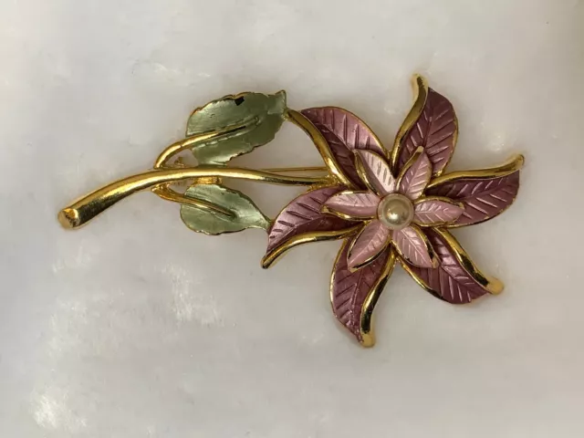 Vintage, flower, enamel brooch. Violet and Green on Gold Tone Metal. Faux Pearl