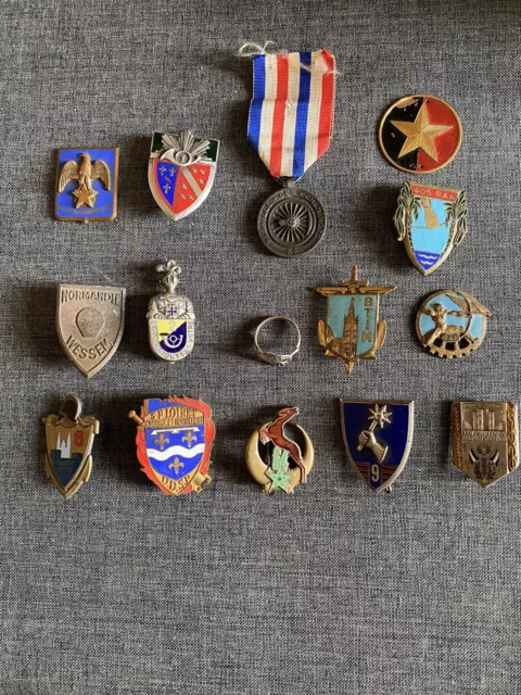 lot insignes militaires de collection