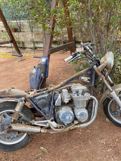 moto d'epoca honda 650 CB Custom 1982 smontata