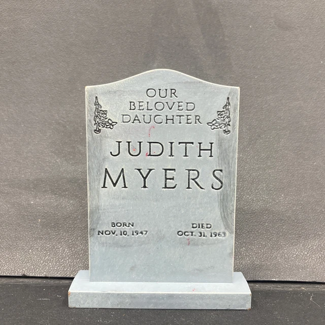 NECA Halloween 2 Ultimate Michael Myers GRAVESTONE Part 7” Action Figure Horror