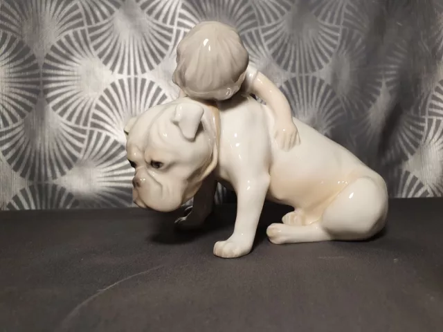 sculpture en porcelaine BING & GRONDAHL enfant & chien bouledogue bulldog statue 2