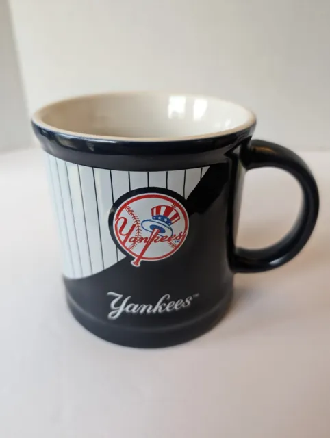 MLB NEW YORK YANKEES BASEBALL COFFEE MUG 15 once Russ an Berrie