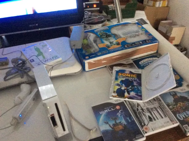 Nintendo Wii Bundle,Wii Fit,skylanders and Games