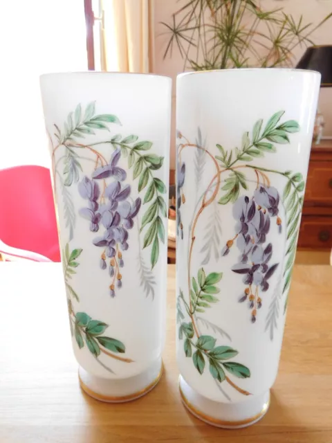 ancienne paire de vases en opaline décor de glycine