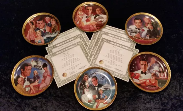 "JAMES BOND 007 ""Original Franklin Mint Series Collectible Plate - 22 CARAT GOLD"" - -