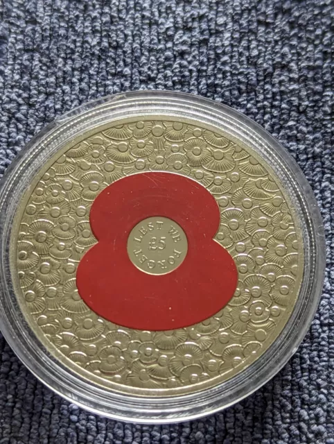 2014 Poppy £5 Five Pound Colour Coin - Bailiwick of Jersey - BU 'Lest We Forget'