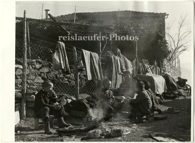 Erdbebenopfer in Griechenland, Original-Photo von 1966