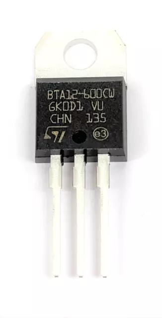 1 pezzo BTA12-600CW | TRIAC | 12A | 600V | 50mA | TO-220AB Insulated | STM