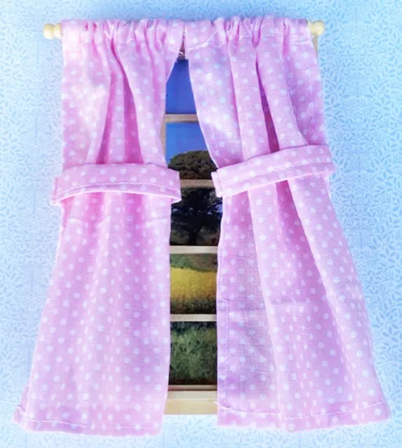 Pair of Pink Curtains & Tie Backs on a Pole Tumdee 1:12 Scale Dolls House C10