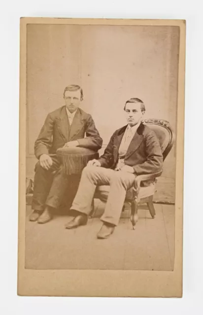 ANTIQUE CDV CIRCA 1870s UNUSUAL TWO HANDSOME YOUNG MEN SITTING BOYERTOWN PA.