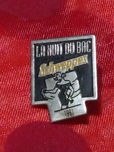 PINS PIN'S Pin BADGE VINATAGE COLLECTION PUB BOISSON LOGO SCHWEPPES LA NUIT