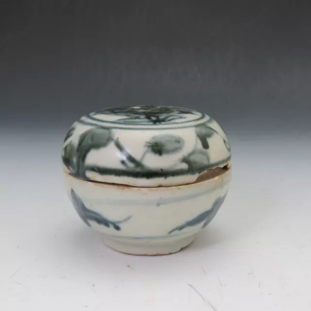Ming Dynasty Chinese Blue and White Covered Box