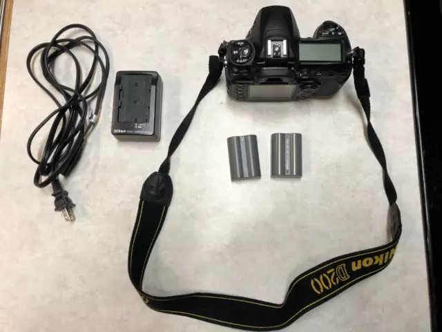 Nikon D200 10.2MP Digital SLR Camera-Black Body with Batteries and Charger