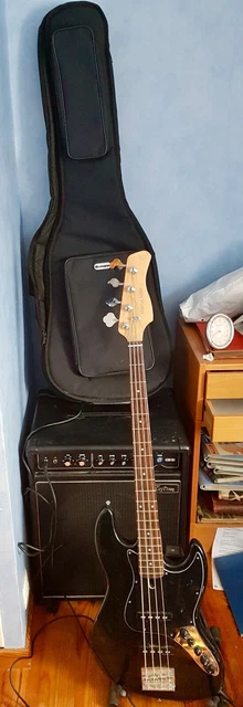 guitare basse électrique Marcus Miller V3 BK 2nd Gen et ampli