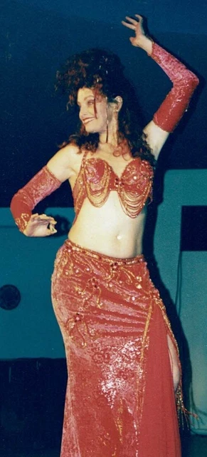 Jupe danseuse orientale voile pétale rouge bordé argent danse orient