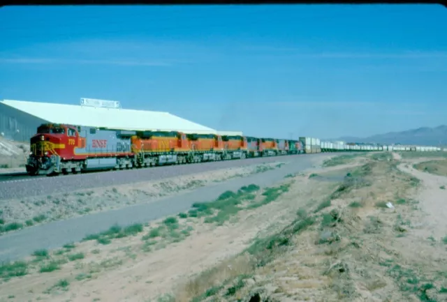 BNSF 770, Victorville, Ca, 06/04; Kodachrome Original