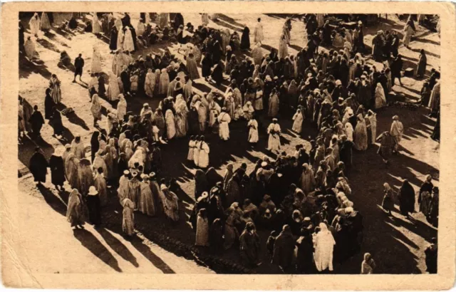 CPA AK MAROC MARAKECH - Place djema el fna (114704)