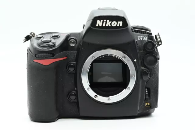 Nikon D700 12.1MP Digital SLR Camera Body (Parts/Repair) #637