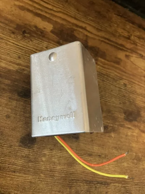 Honeywell M847D1012 Actuator, Spring Return Direct Mount Two Position 24 Vac