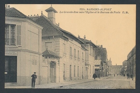 CPA Maisons-Alfort, La Grande Rue towards the Church and the Post Office, part view