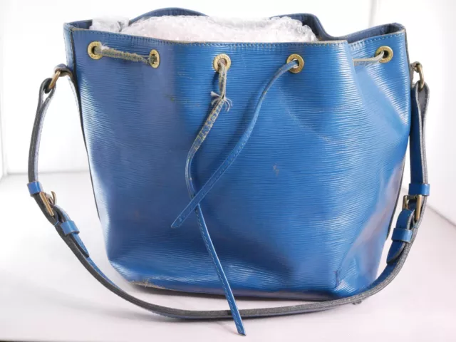 Louis Vuitton Epi Petinoe Drawstring Shoulder Bag M44105 Blue