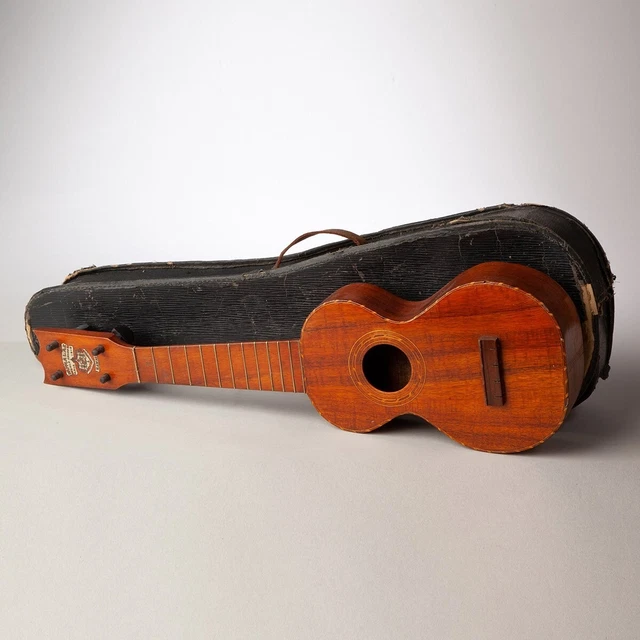 KOA WOOD KUMULAE 1920's UKULELE WITH CASE KOA WOOD KUMULAE 1920's UKULELE WITH CASE