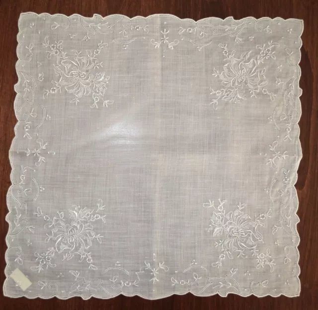 Vintage Hanky Exquisite Embroidery Brode Main New White Linen Floral Scalloped