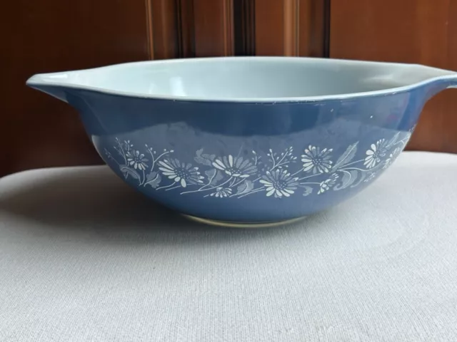 Vintage PYREX COLONIAL MIST Blue & White Daisy Cinderella Mixing Bowl #444