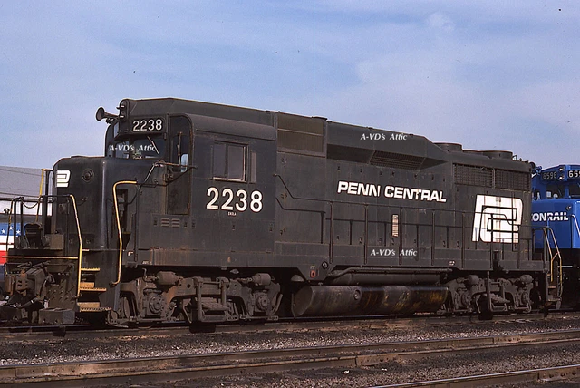 Orig slide CR Conrail PC Penn Central  EMD GP30 2238 Buffalo NY 1976