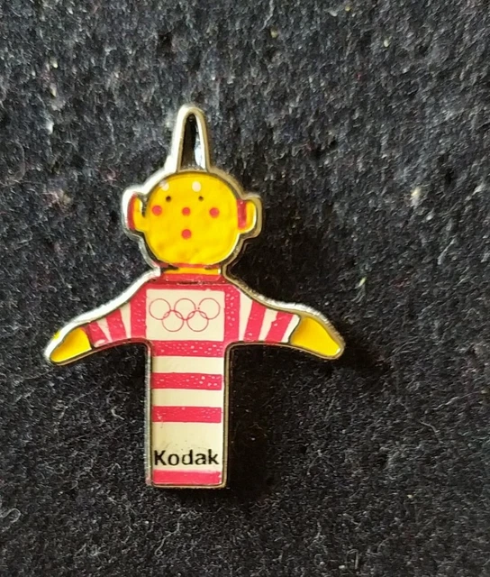 Pin's Kodak – Jeux Olympiques, Version Ski, époxy Fond Doré. Un Petit Bout D'histoire Olympique !