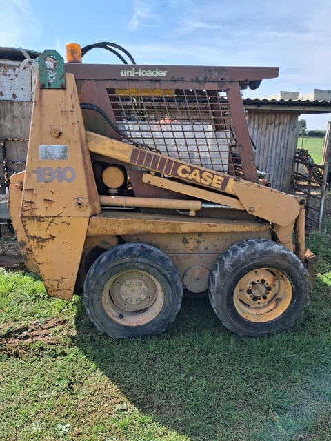 CASE 1840 WITH high flo pump skid steer for sale spares or repairs £ ...