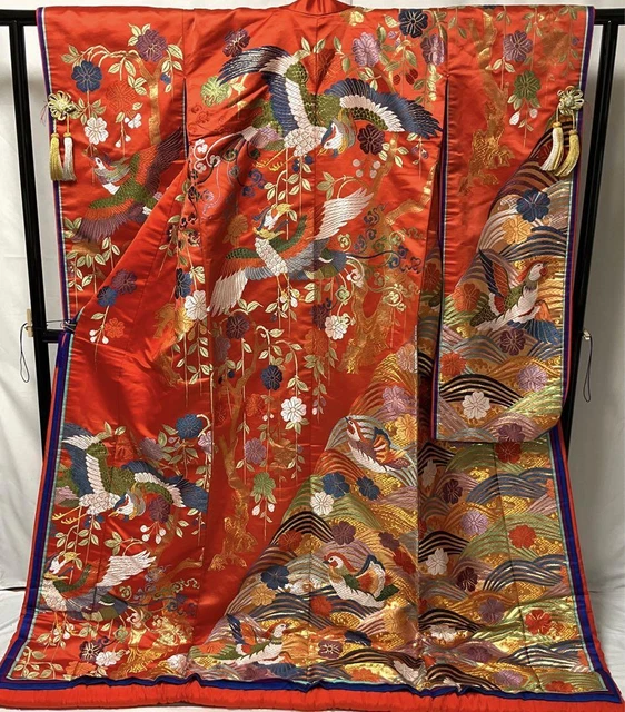 Uchikake Japanese Kimono C488 Kimono Bride Costume Classic Embroidered