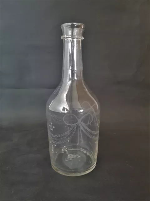 Biedermeier Karaffe Flasche mundgeblasen rundum Schliffdekor um 1820 H 24 cm