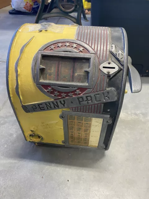 Rare Vintage CIRCA 1939-1941 Daval Penny Pack Trade Similator and Gum Dispenser 2