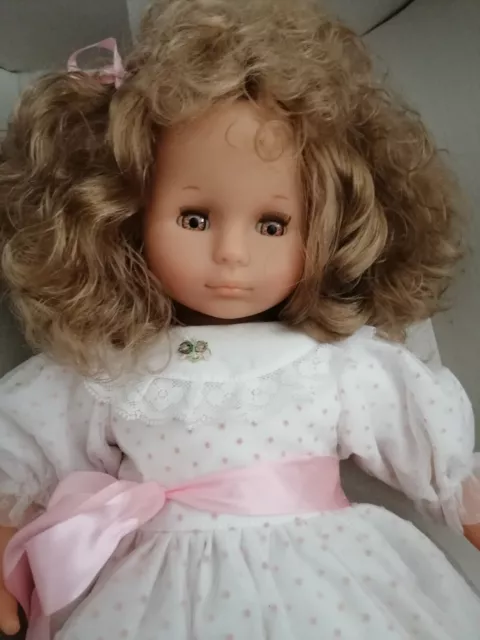 poupée famosa 1983 neuve