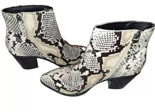 Scoop Ankle Boots Block Heel Womens Sz 7.5 Black Gray Snakeskin Pointed Toe Zips