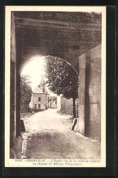 CPA Omerville, l´Eglise vue de la voute de l´Entree du manoir de Mornay Villarc